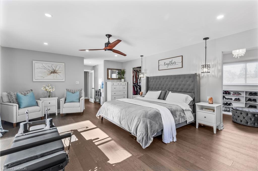 94 Dorchester Drive, Grimsby, ON - Indoor Photo Showing Bedroom