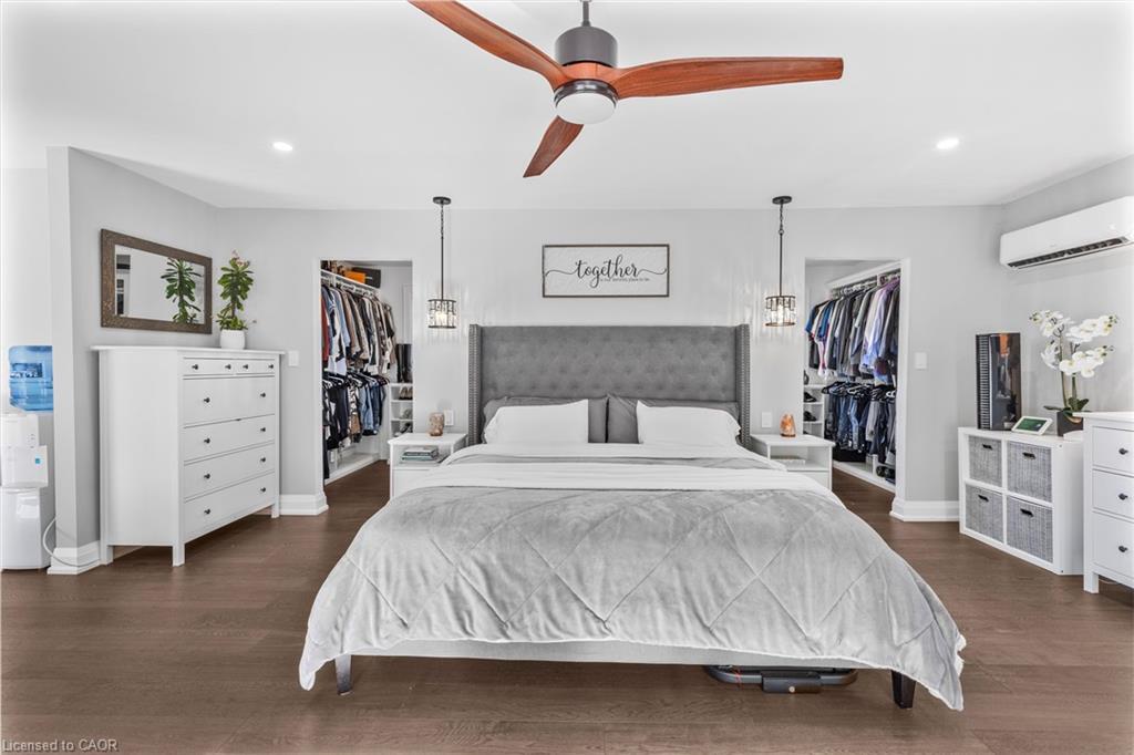 94 Dorchester Drive, Grimsby, ON - Indoor Photo Showing Bedroom