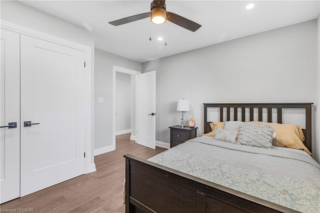 94 Dorchester Drive, Grimsby, ON - Indoor Photo Showing Bedroom