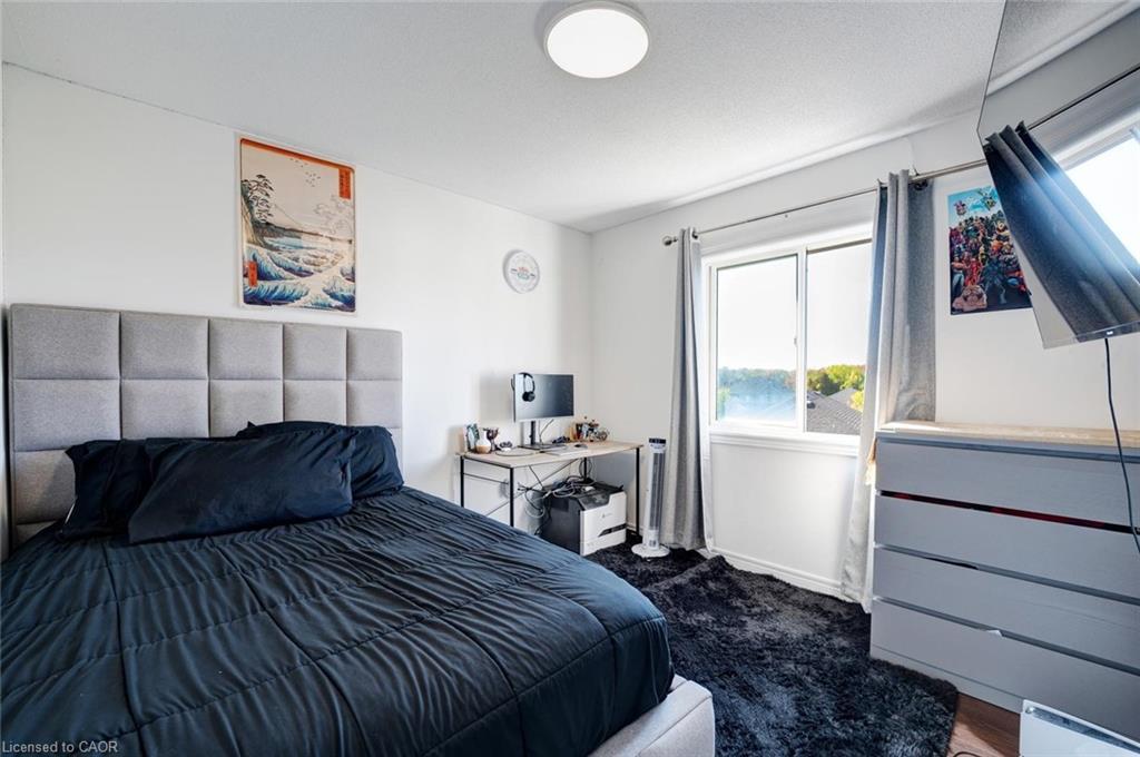 68 Heritage Court, Barrie, ON - Indoor Photo Showing Bedroom