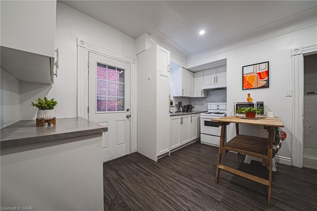215 Mary Street, Hamilton, ON - Indoor Photo Showing Kitchen