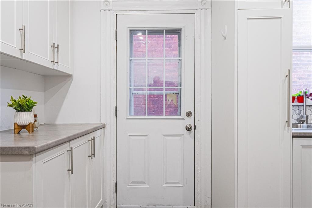 215 Mary Street, Hamilton, ON - Indoor