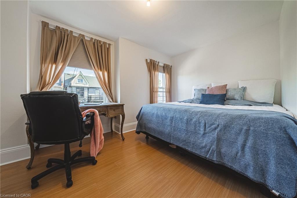 215 Mary Street, Hamilton, ON - Indoor Photo Showing Bedroom