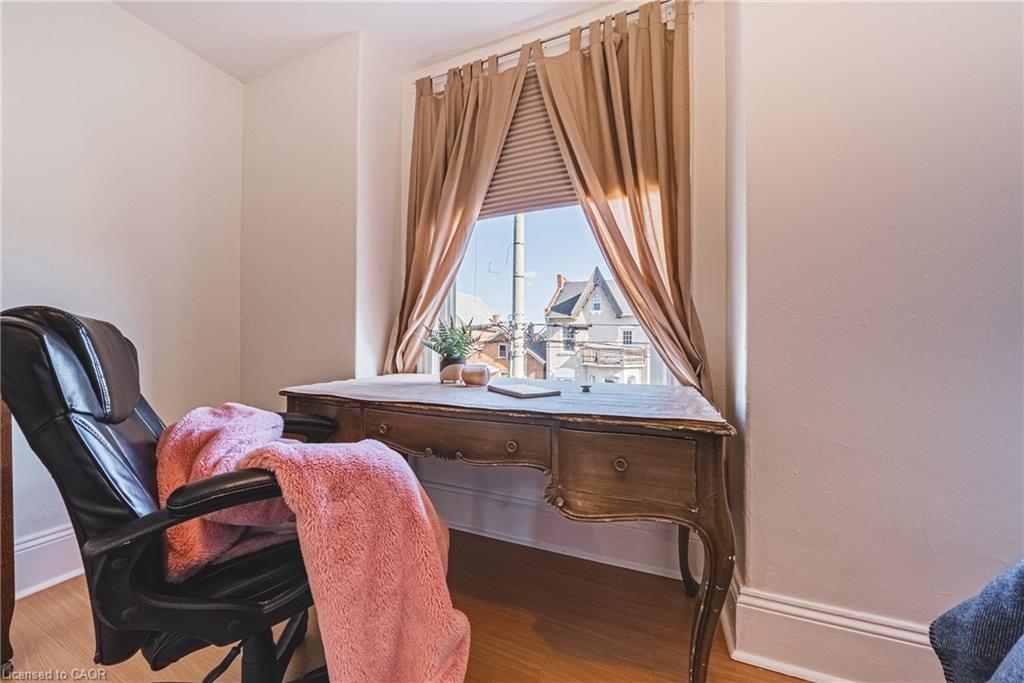 215 Mary Street, Hamilton, ON - Indoor Photo Showing Other Room