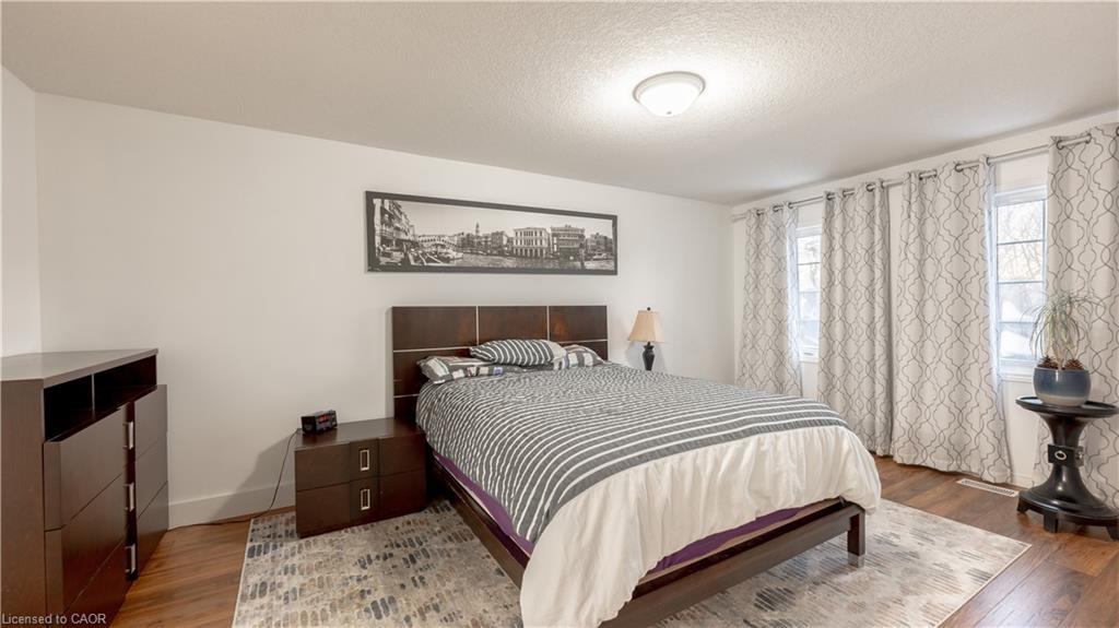 E34-85 Bankside Drive, Kitchener, ON - Indoor Photo Showing Bedroom