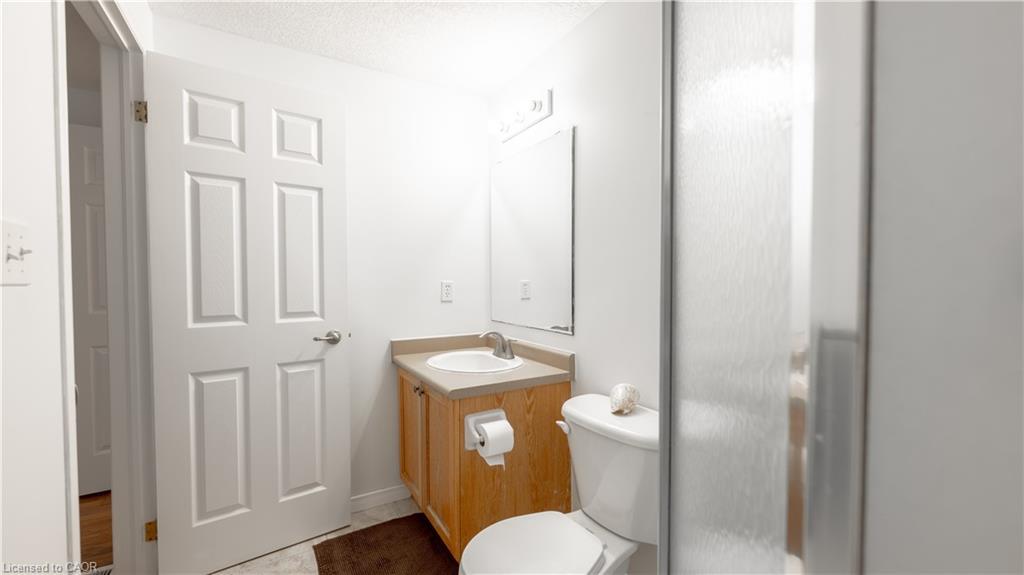 E34-85 Bankside Drive, Kitchener, ON - Indoor Photo Showing Bathroom