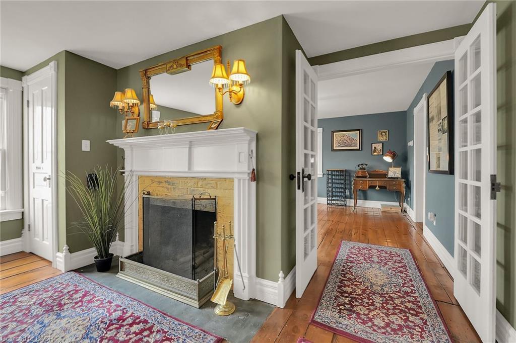 3289 Saint Paul Avenue, Niagara Falls, ON - Indoor With Fireplace