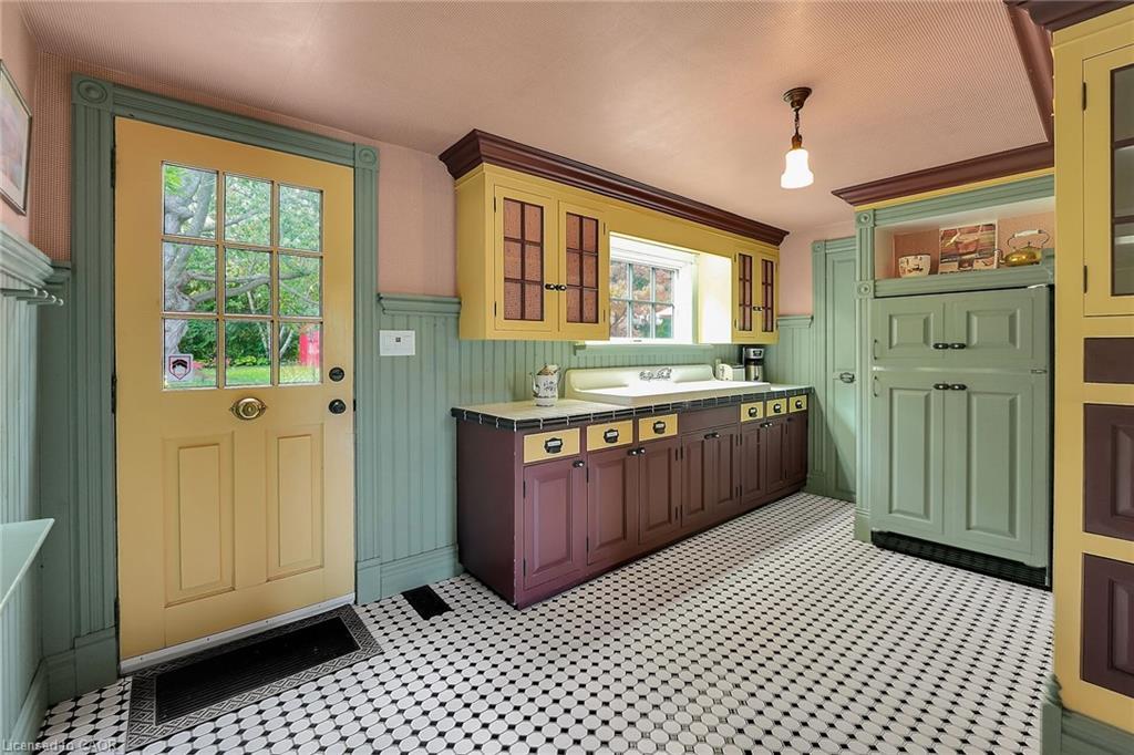 3289 Saint Paul Avenue, Niagara Falls, ON - Indoor