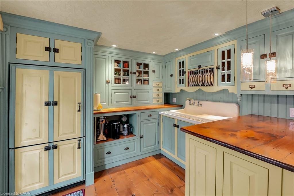 3289 Saint Paul Avenue, Niagara Falls, ON - Indoor Photo Showing Kitchen