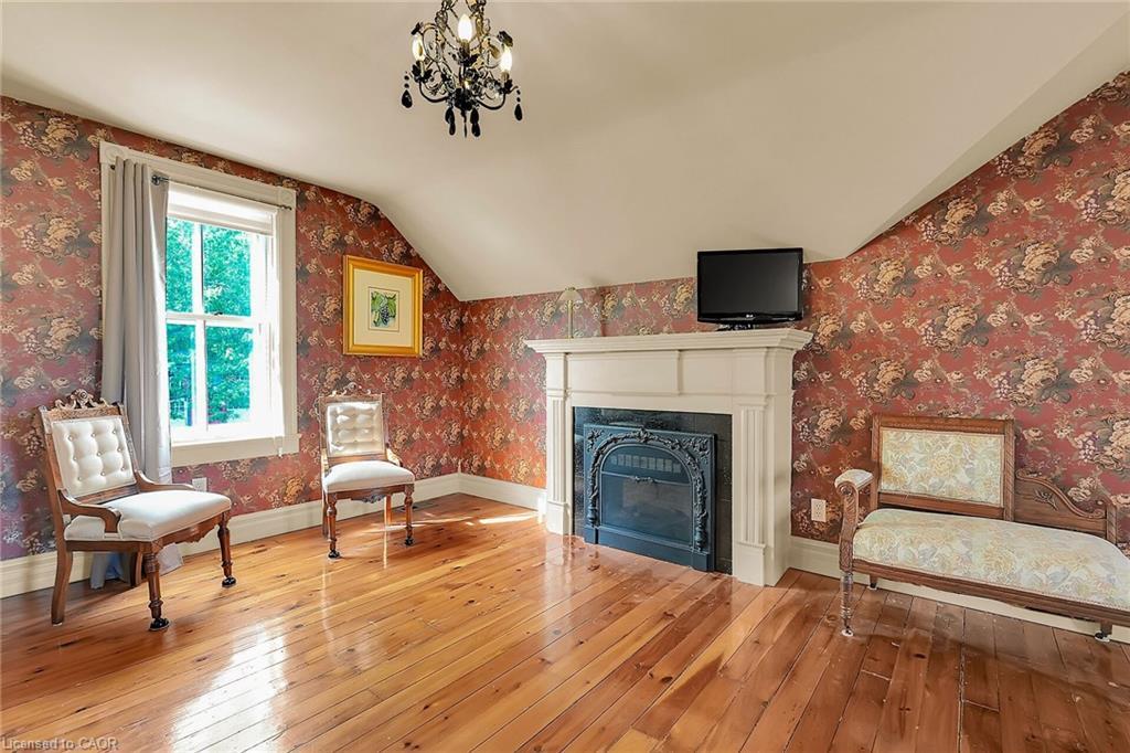 3289 Saint Paul Avenue, Niagara Falls, ON - Indoor Photo Showing Living Room With Fireplace