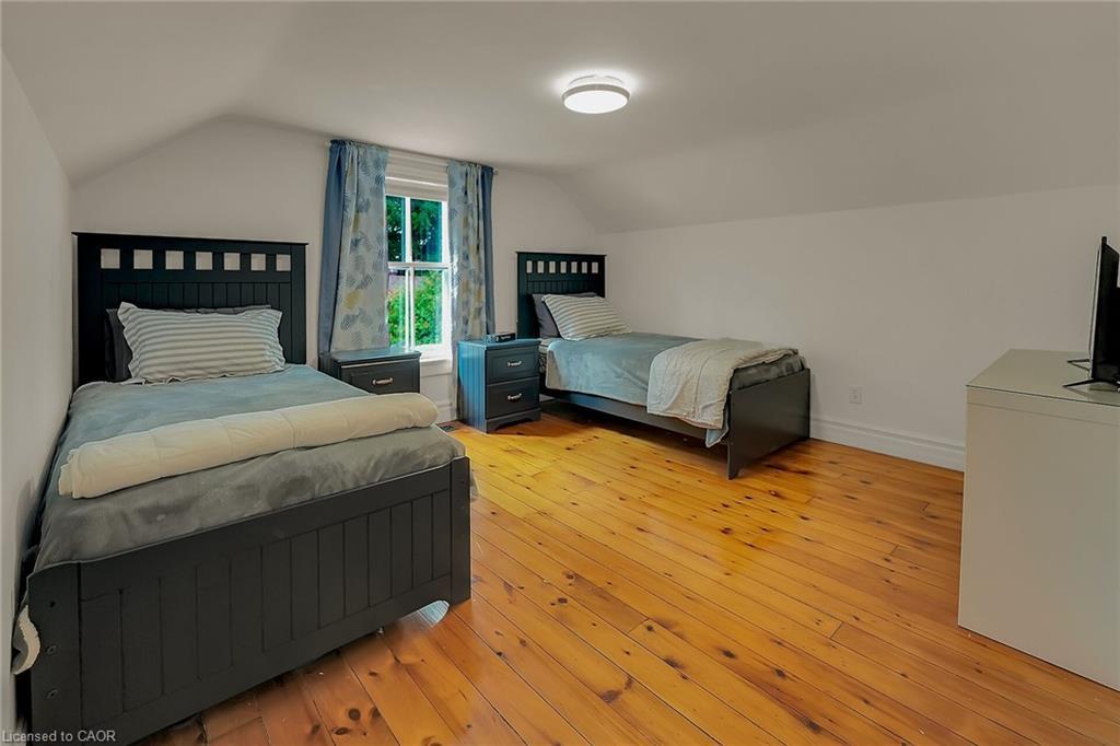 3289 Saint Paul Avenue, Niagara Falls, ON - Indoor Photo Showing Bedroom
