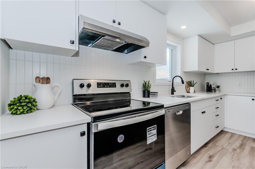 A4-15 Stauffer Woods Trail, Kitchener, ON - Indoor Photo Showing Kitchen