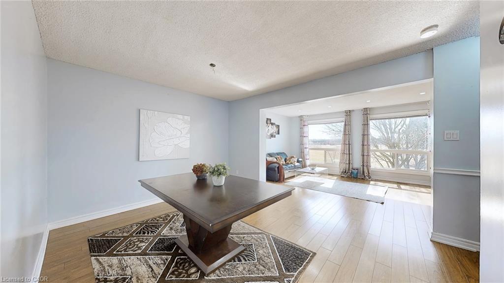 43-1155 Paramount Drive, Stoney Creek, ON - Indoor Photo Showing Living Room