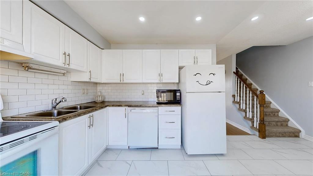 43-1155 Paramount Drive, Stoney Creek, ON - Indoor Photo Showing Kitchen With Double Sink
