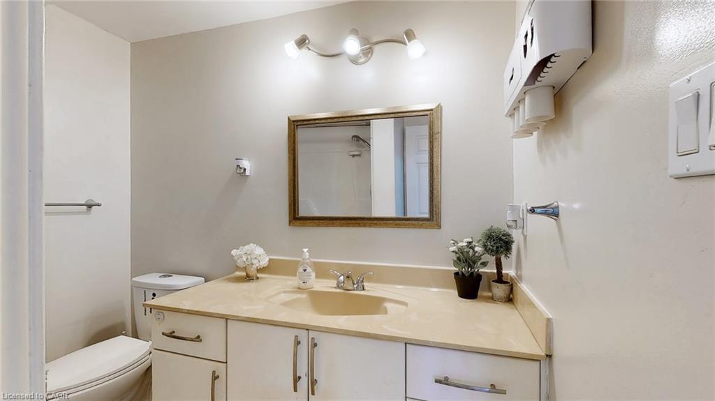 43-1155 Paramount Drive, Stoney Creek, ON - Indoor Photo Showing Bathroom