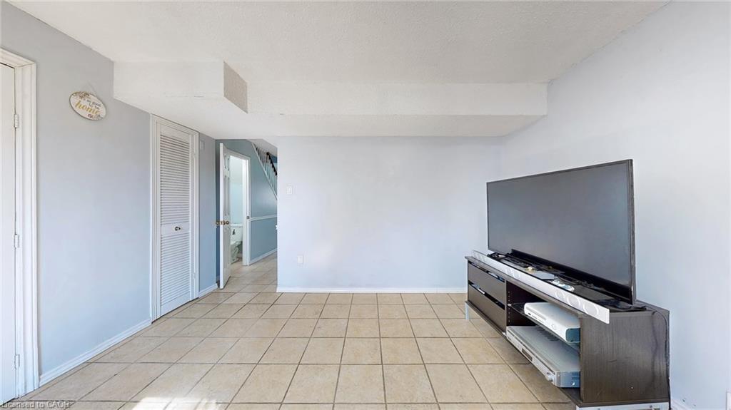 43-1155 Paramount Drive, Stoney Creek, ON - Indoor Photo Showing Other Room