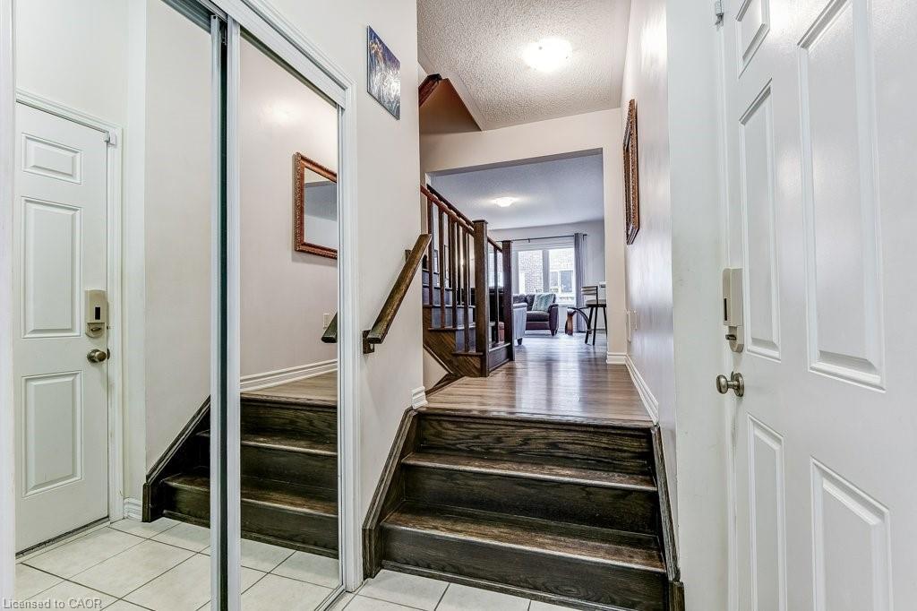 35 Dredge Court, Milton, ON - Indoor Photo Showing Other Room