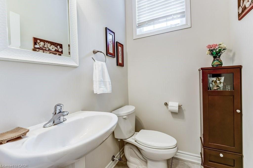35 Dredge Court, Milton, ON - Indoor Photo Showing Bathroom