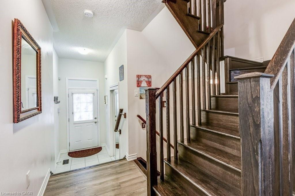 35 Dredge Court, Milton, ON - Indoor Photo Showing Other Room