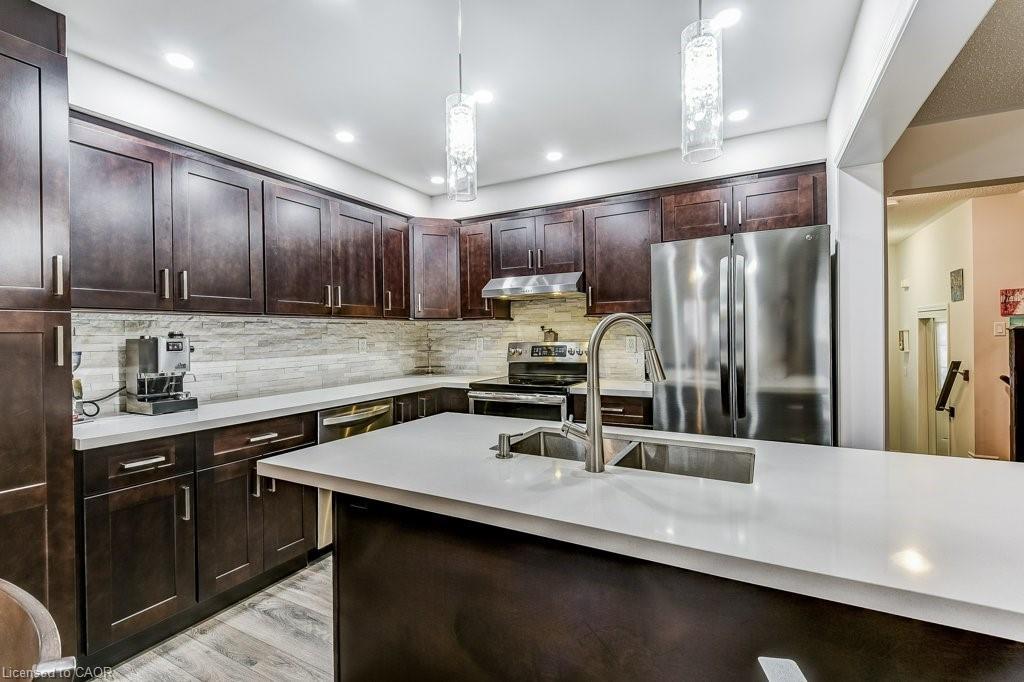 35 Dredge Court, Milton, ON - Indoor Photo Showing Kitchen With Stainless Steel Kitchen With Double Sink With Upgraded Kitchen