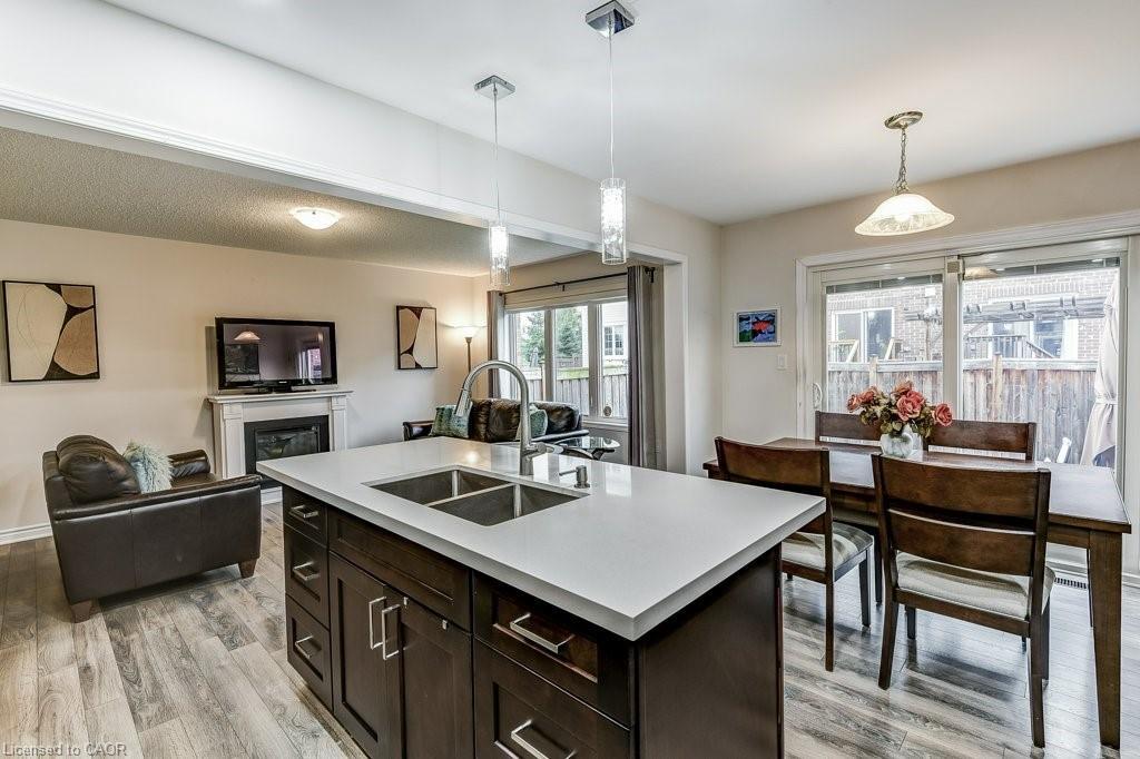 35 Dredge Court, Milton, ON - Indoor Photo Showing Kitchen With Double Sink