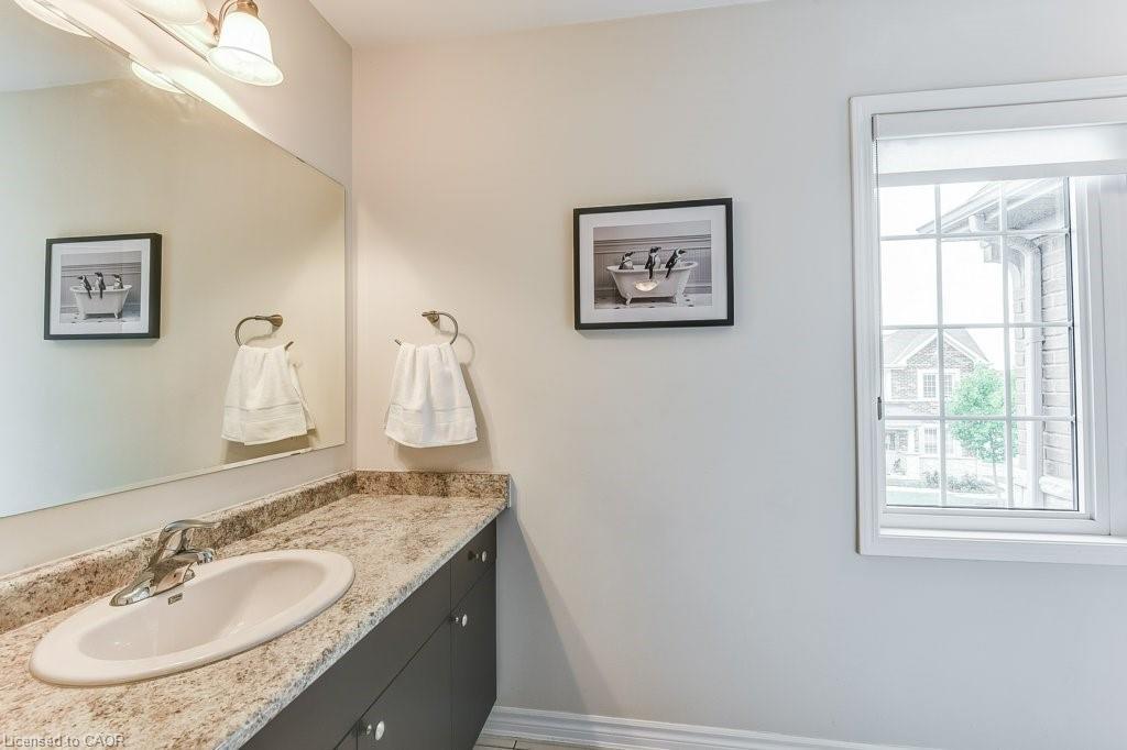 35 Dredge Court, Milton, ON - Indoor Photo Showing Bathroom