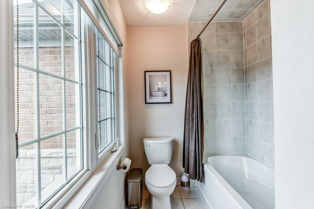 35 Dredge Court, Milton, ON - Indoor Photo Showing Bathroom