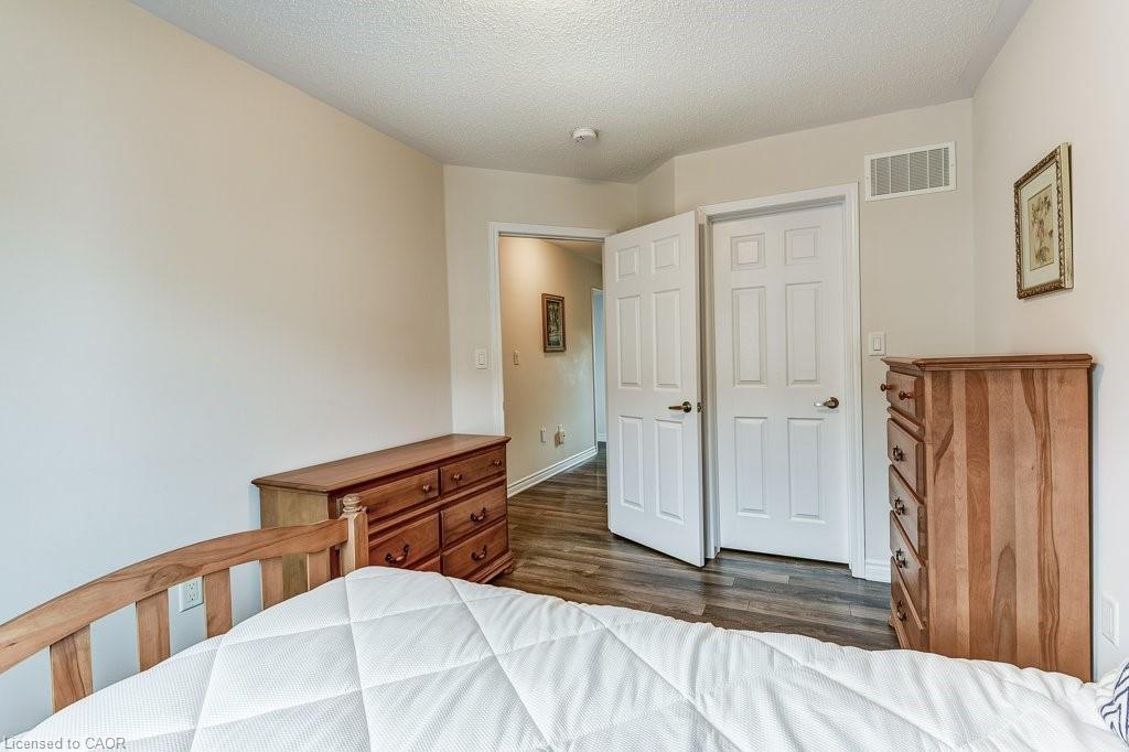 35 Dredge Court, Milton, ON - Indoor Photo Showing Bedroom