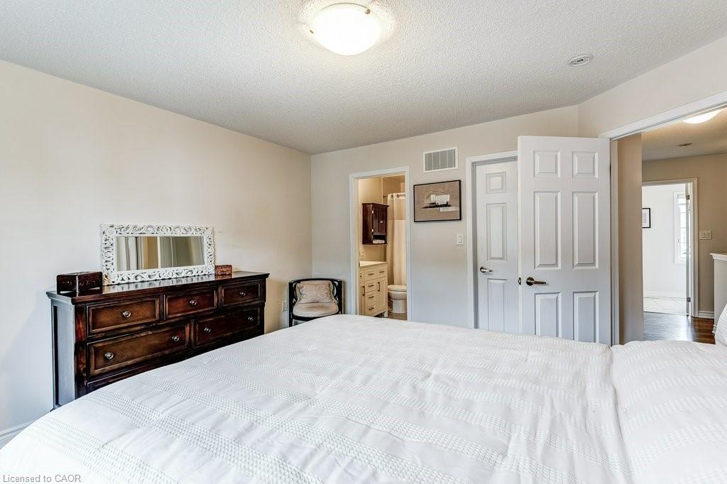 35 Dredge Court, Milton, ON - Indoor Photo Showing Bedroom