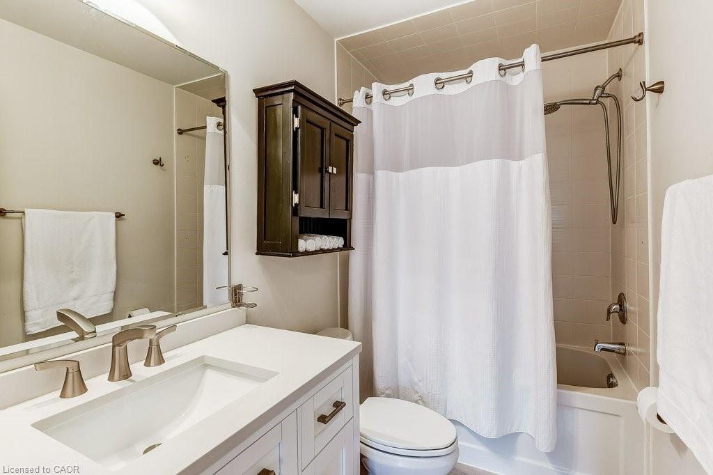 35 Dredge Court, Milton, ON - Indoor Photo Showing Bathroom