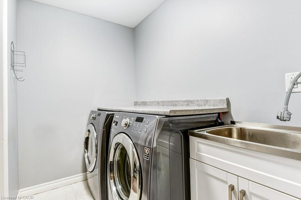 35 Dredge Court, Milton, ON - Indoor Photo Showing Laundry Room