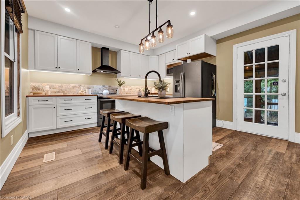 115 Cedar Street, Cambridge, ON - Indoor Photo Showing Kitchen With Upgraded Kitchen