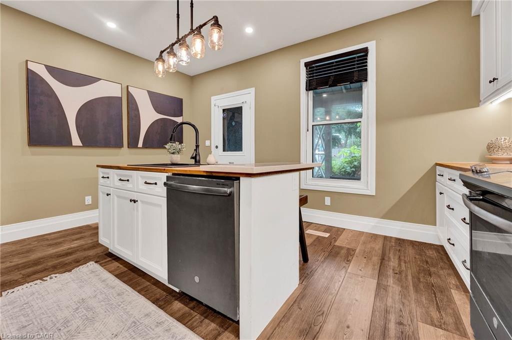 115 Cedar Street, Cambridge, ON - Indoor Photo Showing Kitchen