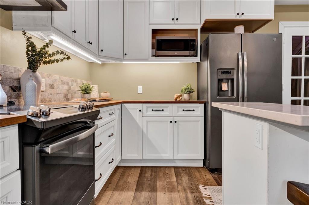 115 Cedar Street, Cambridge, ON - Indoor Photo Showing Kitchen With Upgraded Kitchen