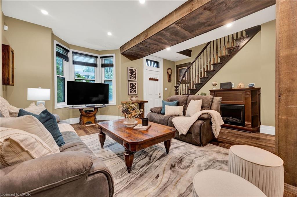 115 Cedar Street, Cambridge, ON - Indoor Photo Showing Living Room With Fireplace