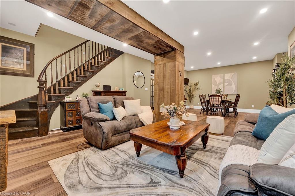 115 Cedar Street, Cambridge, ON - Indoor Photo Showing Living Room