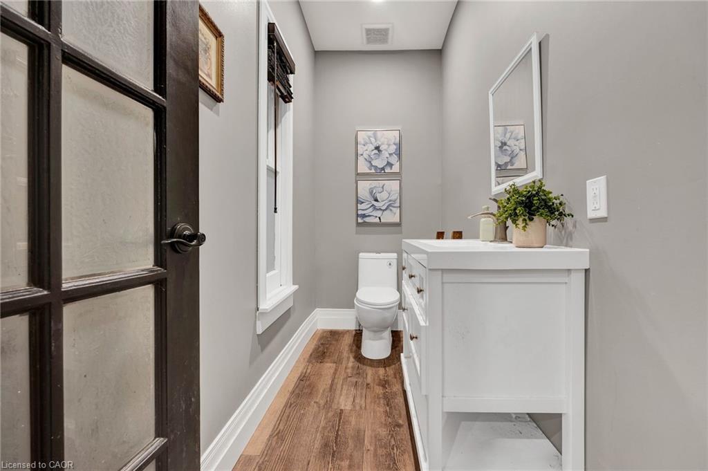 115 Cedar Street, Cambridge, ON - Indoor Photo Showing Bathroom
