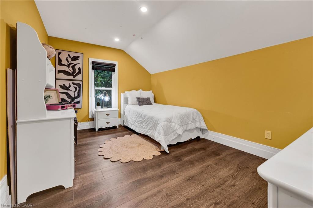 115 Cedar Street, Cambridge, ON - Indoor Photo Showing Bedroom