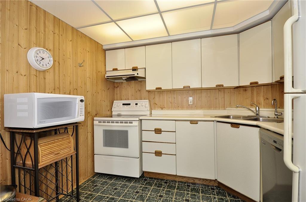 1210-237 King Street W, Cambridge, ON - Indoor Photo Showing Kitchen With Double Sink