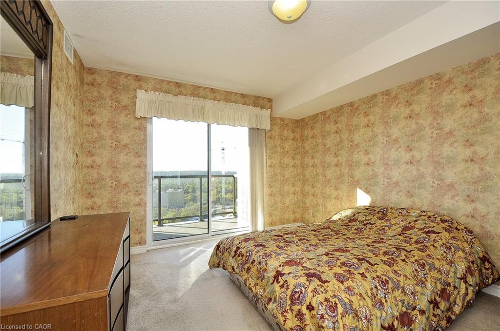 1210-237 King Street W, Cambridge, ON - Indoor Photo Showing Bedroom