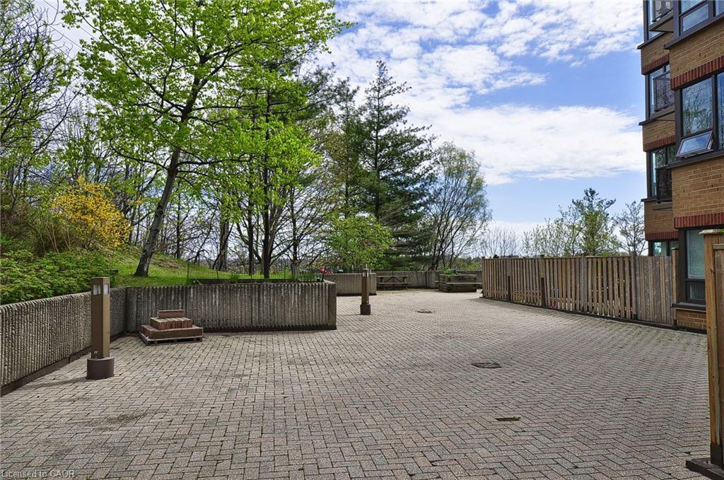 1210-237 King Street W, Cambridge, ON - Outdoor