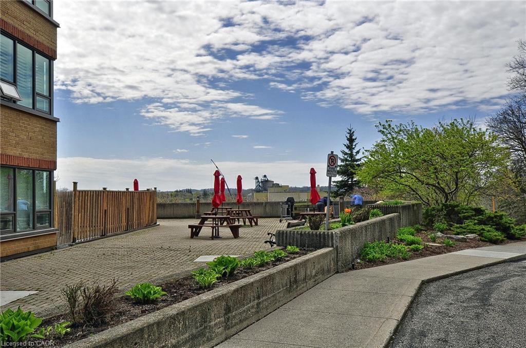 1210-237 King Street W, Cambridge, ON - Outdoor