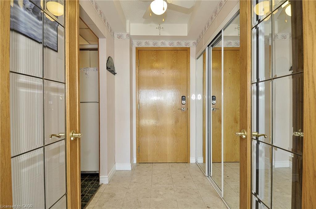 1210-237 King Street W, Cambridge, ON - Indoor