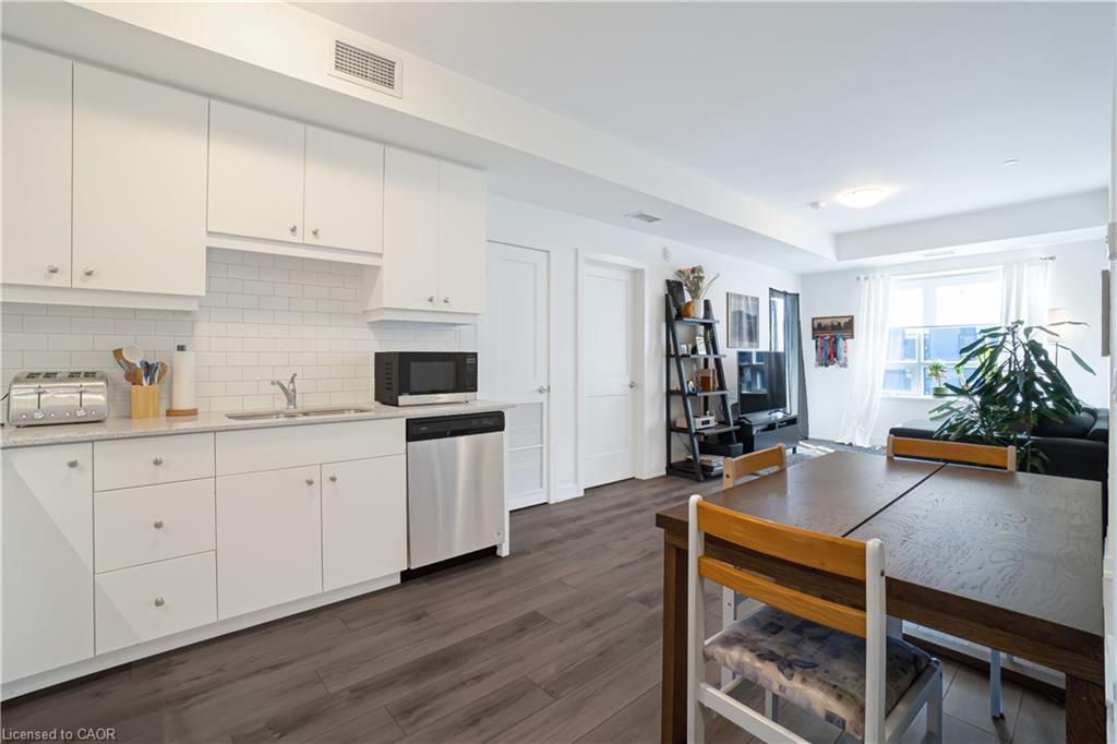407-255 Northfield Drive E, Waterloo, ON - Indoor