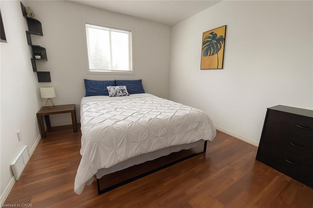 988 Prosperity Court, London, ON - Indoor Photo Showing Bedroom