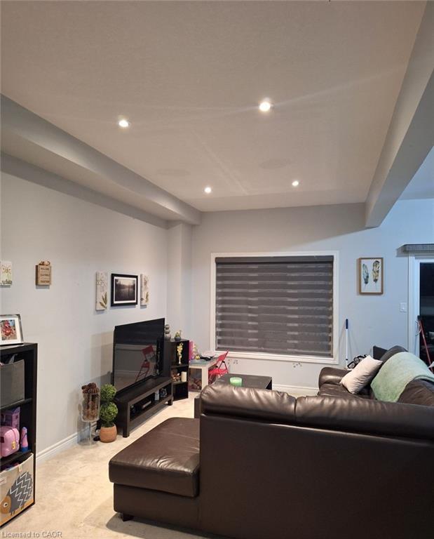4-98 Shoreview Place, Stoney Creek, ON - Indoor Photo Showing Living Room