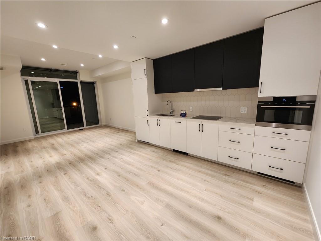 306-741 King Street W, Kitchener, ON - Indoor Photo Showing Kitchen