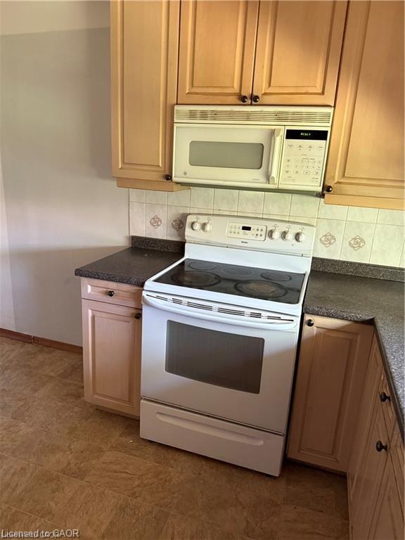 71 Pusey Boulevard, Brantford, ON - Indoor Photo Showing Kitchen