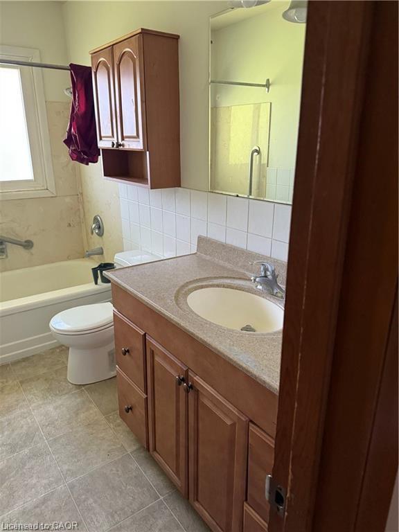 71 Pusey Boulevard, Brantford, ON - Indoor Photo Showing Bathroom