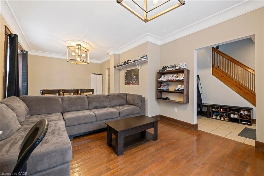 4731 Third Avenue, Niagara Falls, ON - Indoor Photo Showing Living Room